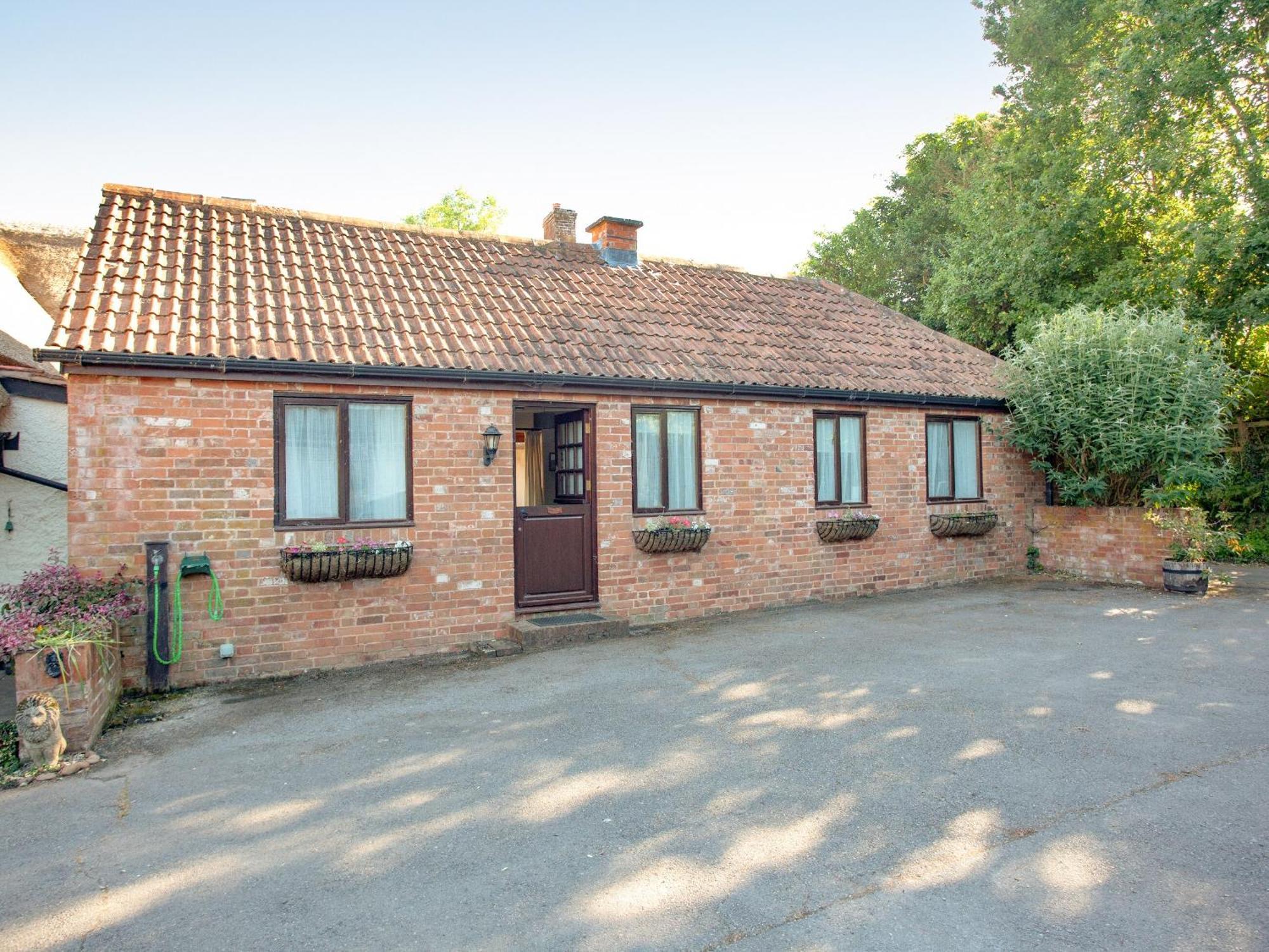 The Stables Villa Clyst Saint Mary Exterior photo